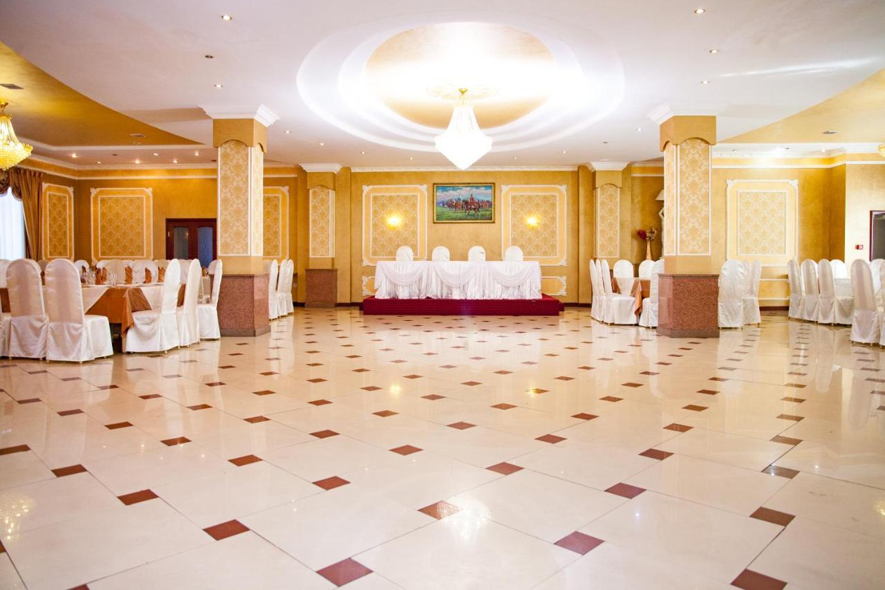 Ak Samal Hotel Караганда Екстер'єр фото